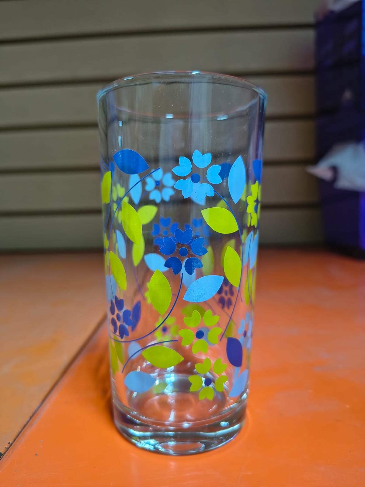 juego jarra y 4 vasos de vidrio