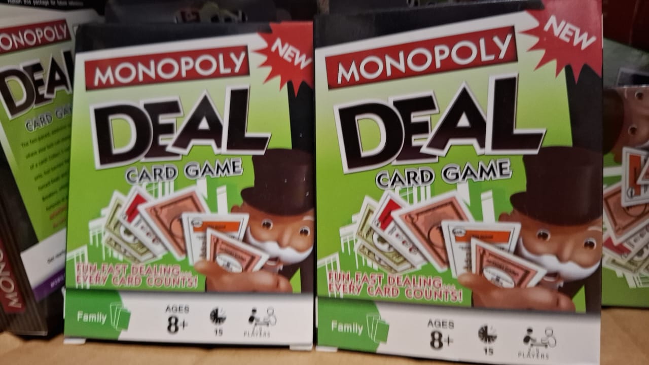 Juego de cartas UNO y Monopolio